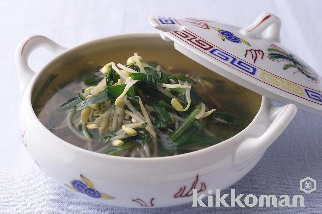 Bean Sprout and Garlic Chive Soup