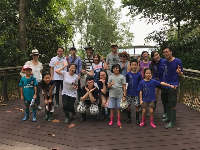 植樹作業に参加したKSP社員やその家族たち（2018年7月、スンガイ・ブロー湿地保護区）