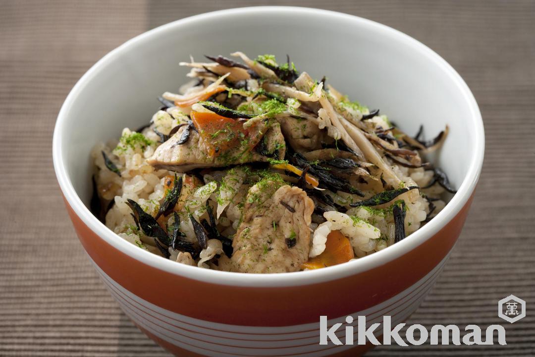 Cooked Rice with Chicken and Hijiki Seaweed