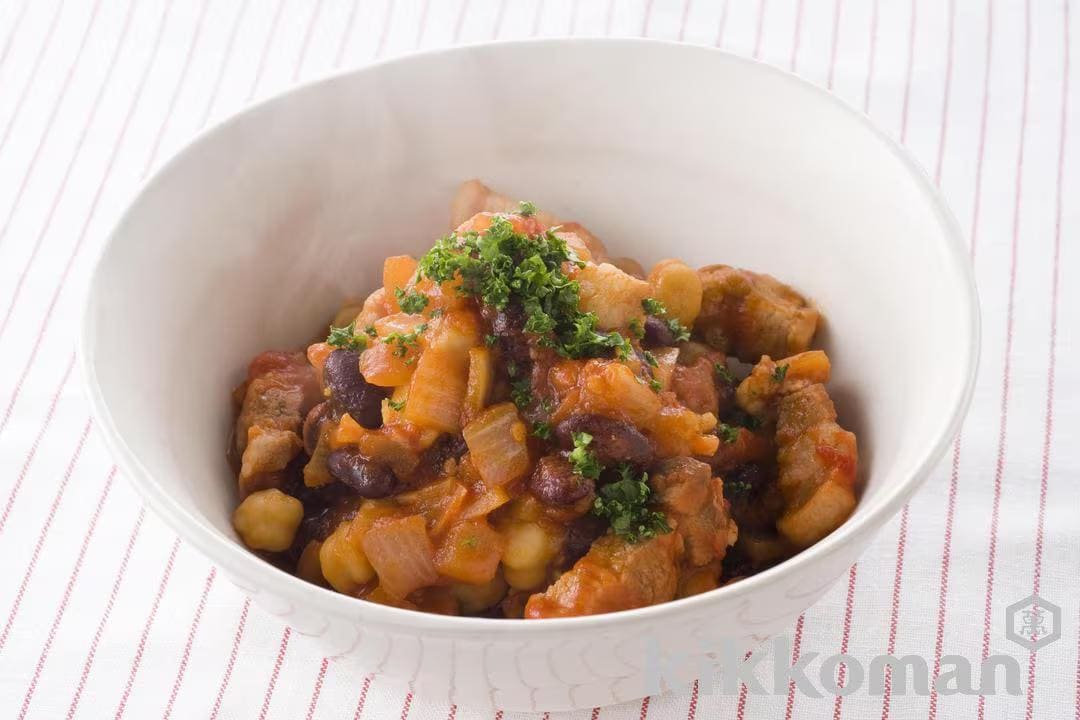 Stewed Pork and Mixed Beans with Tomatoes