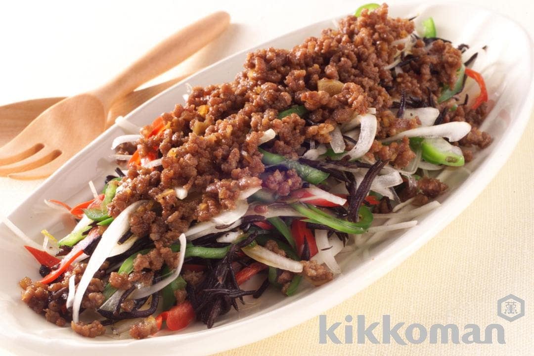 Crunchy Beef Soboro Salad with Hijiki Seaweed