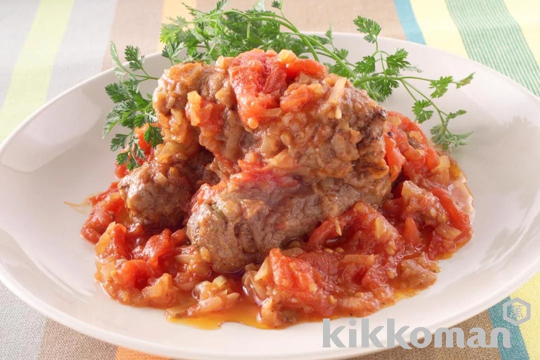 Simmered Beef Roll in Tomato Sauce