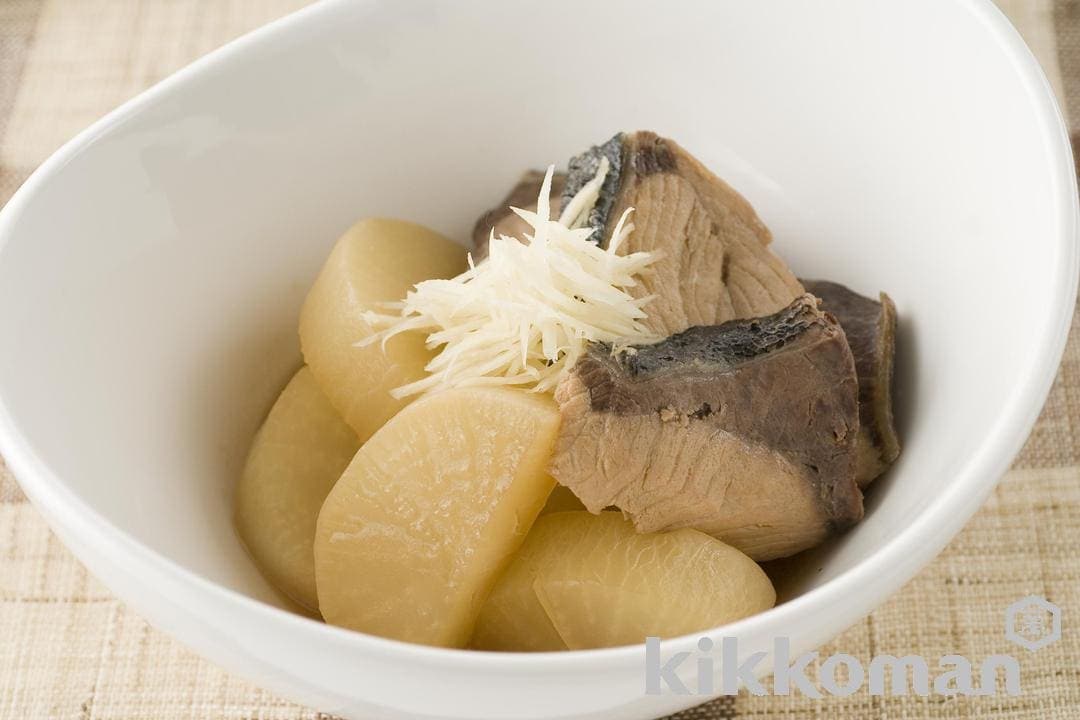 Simple Yellowtail with Daikon Radish