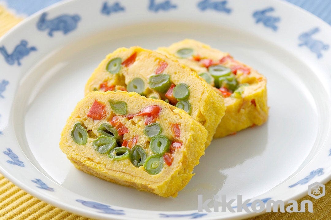Japanese Rolled Omelet with Green Beans and Bell Peppers