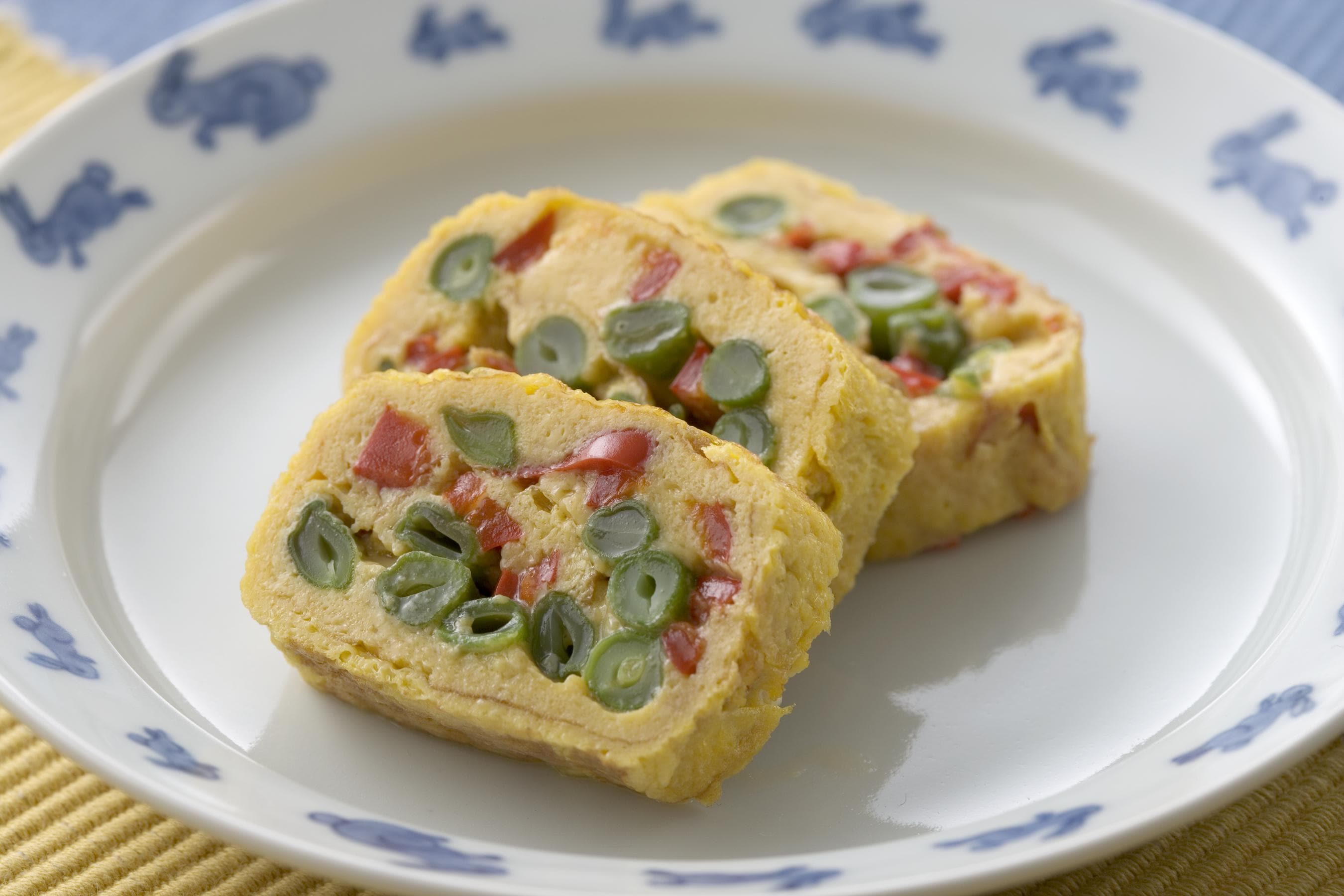 Japanese Rolled Omelette with Green Beans and Bell Peppers