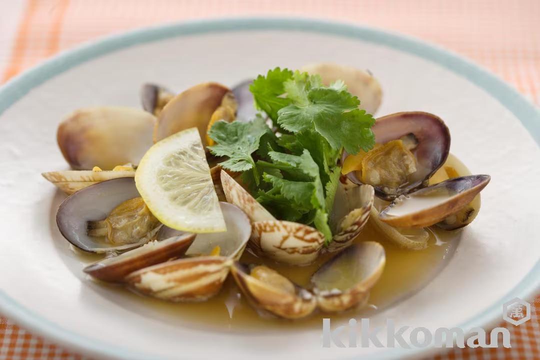 Steamed Clams and Garlic in Lemon Sauce