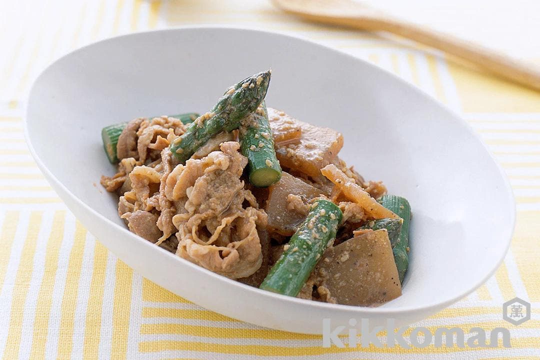 Simmered Pork and Asparagus with Ground Sesame Seeds