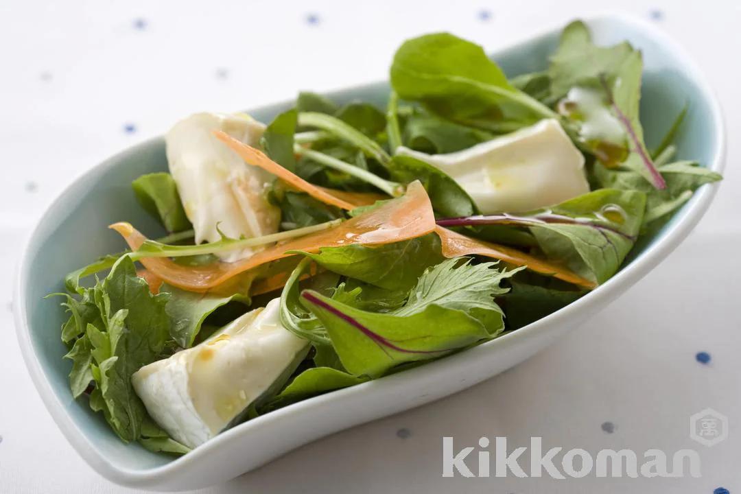 Baby Leaf Salad with Camembert Cheese