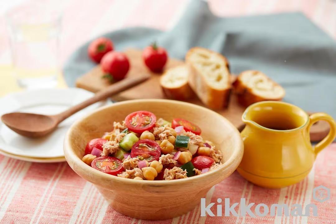 Tuna Salad with Cherry Tomatoes and Chickpeas