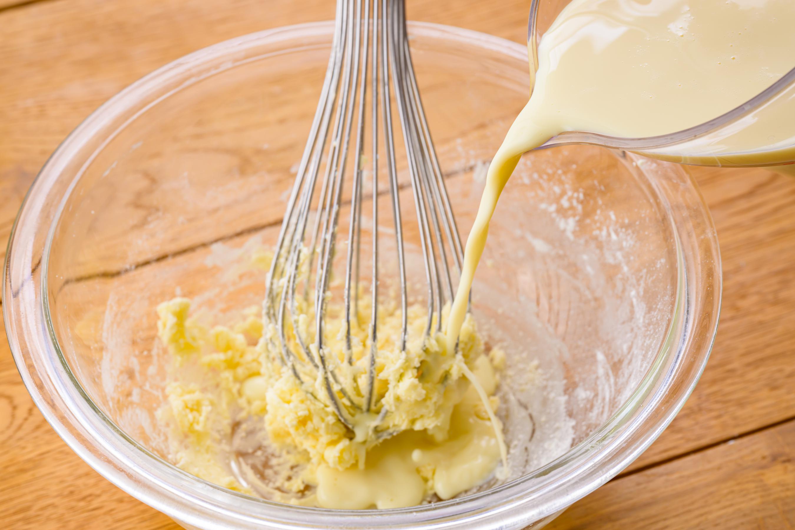 Mixing soy milk into white sauce