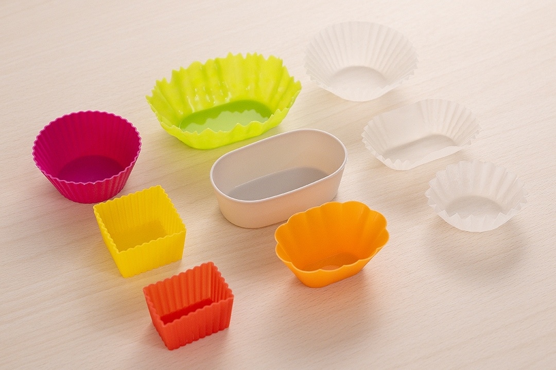 Sillicone cups and paper cups