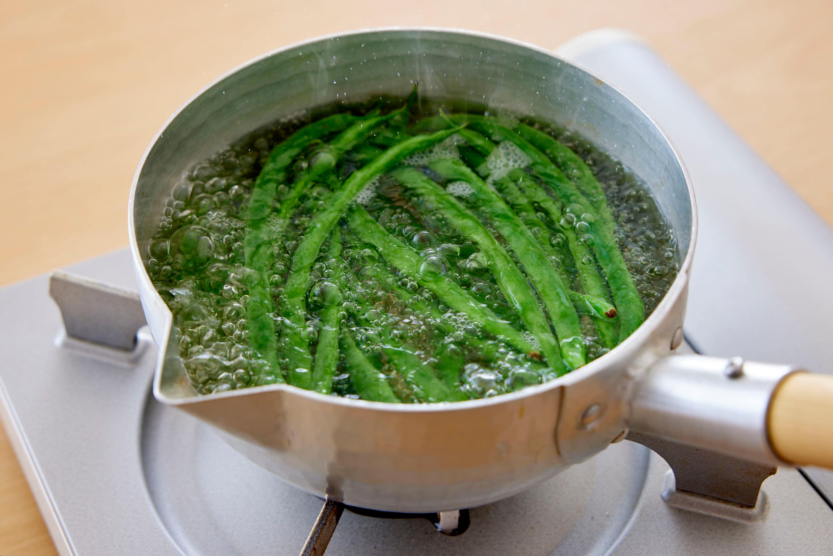Boiling green beans