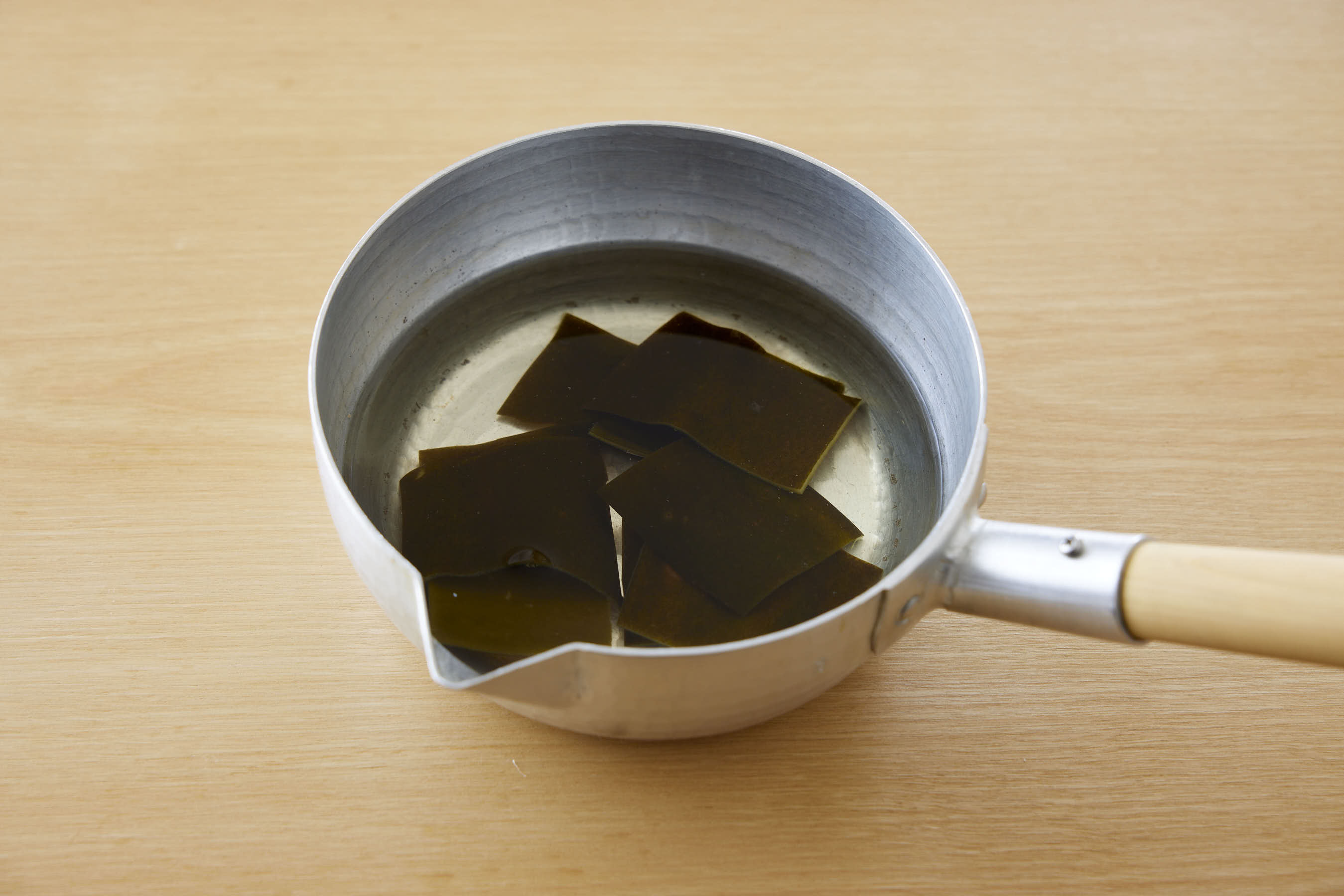 Kombu in a pot