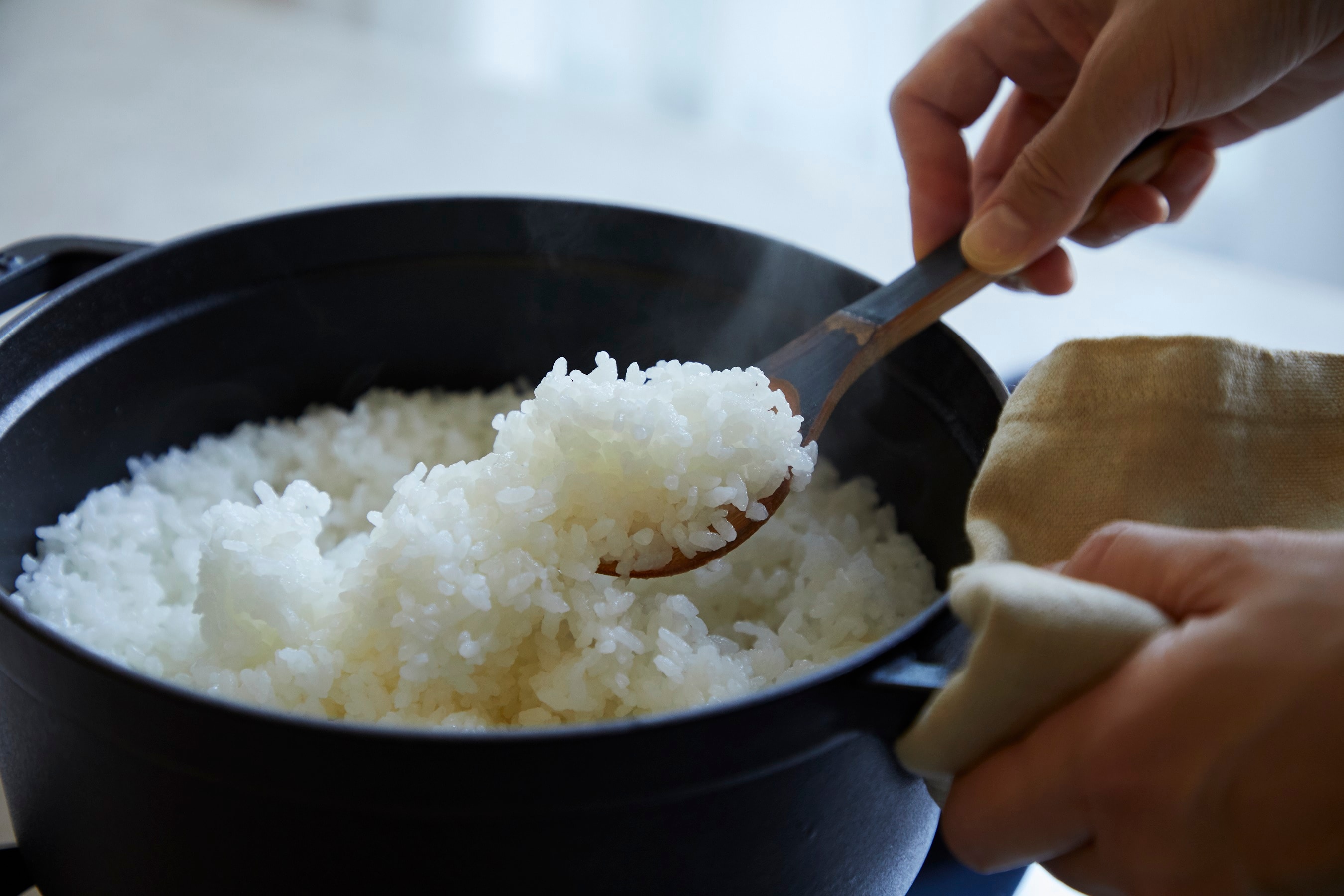 Freshly cooked white rice in a pot