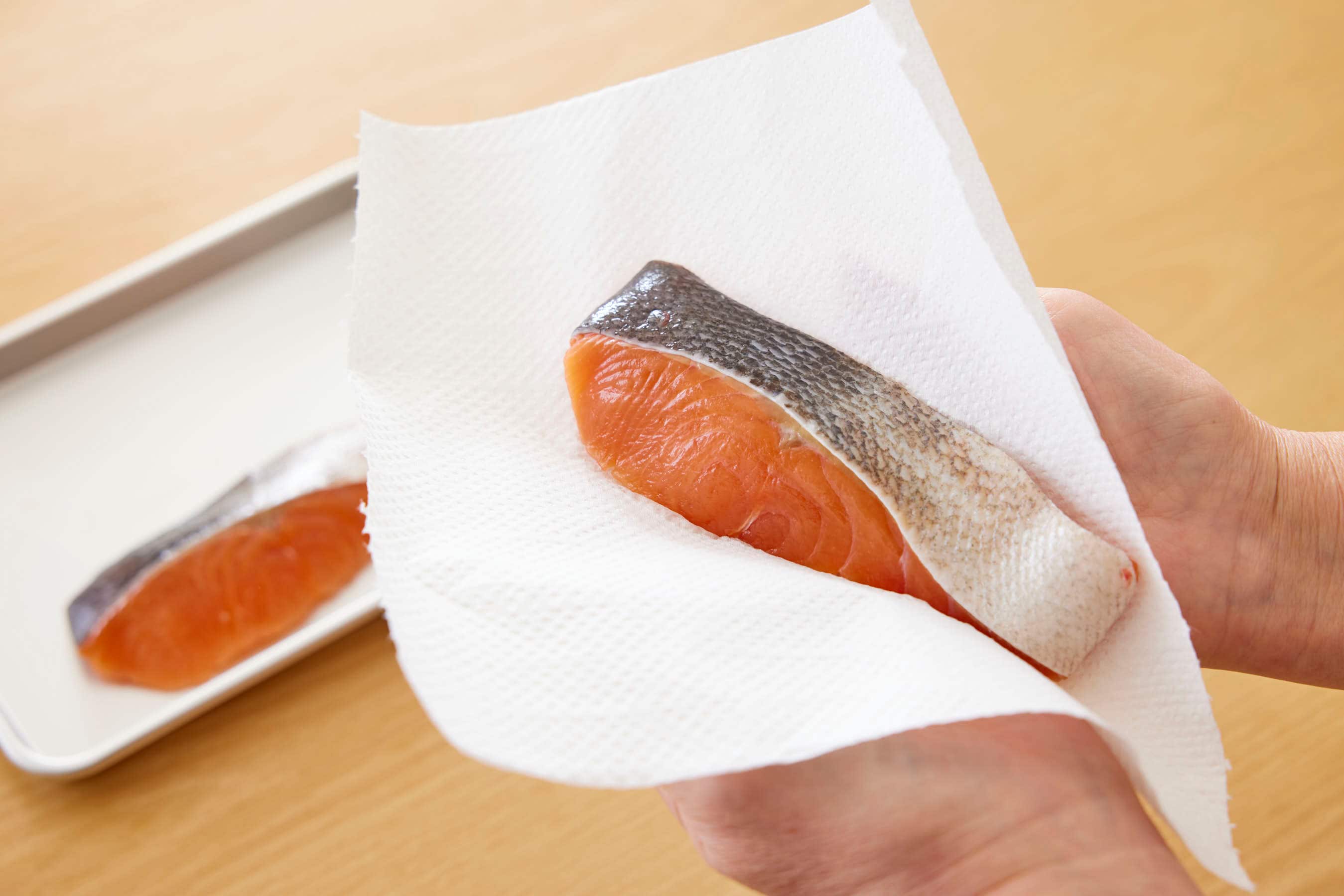 Wrapping the salmon with a paper towel
