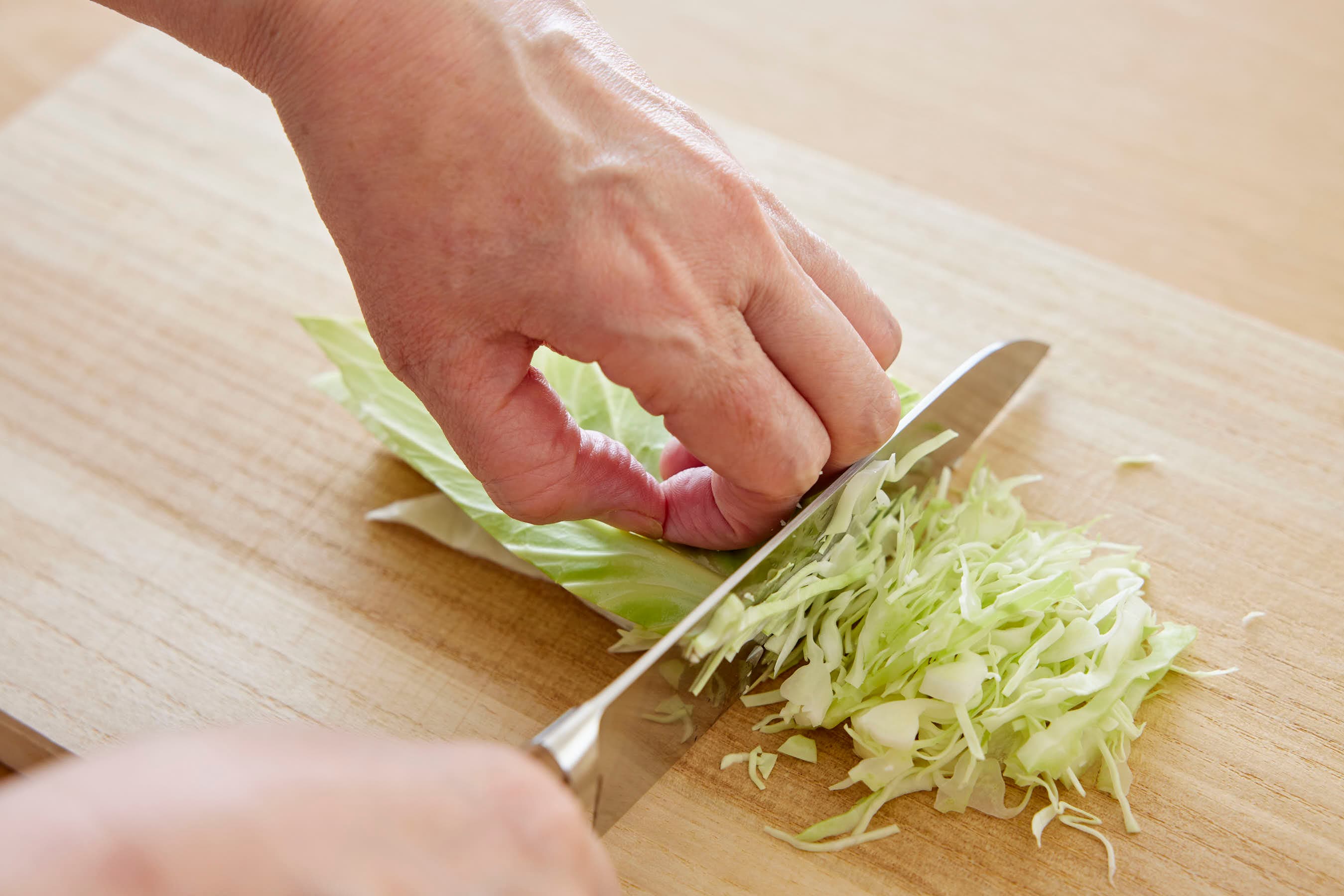 Slicing the cabbage leaves