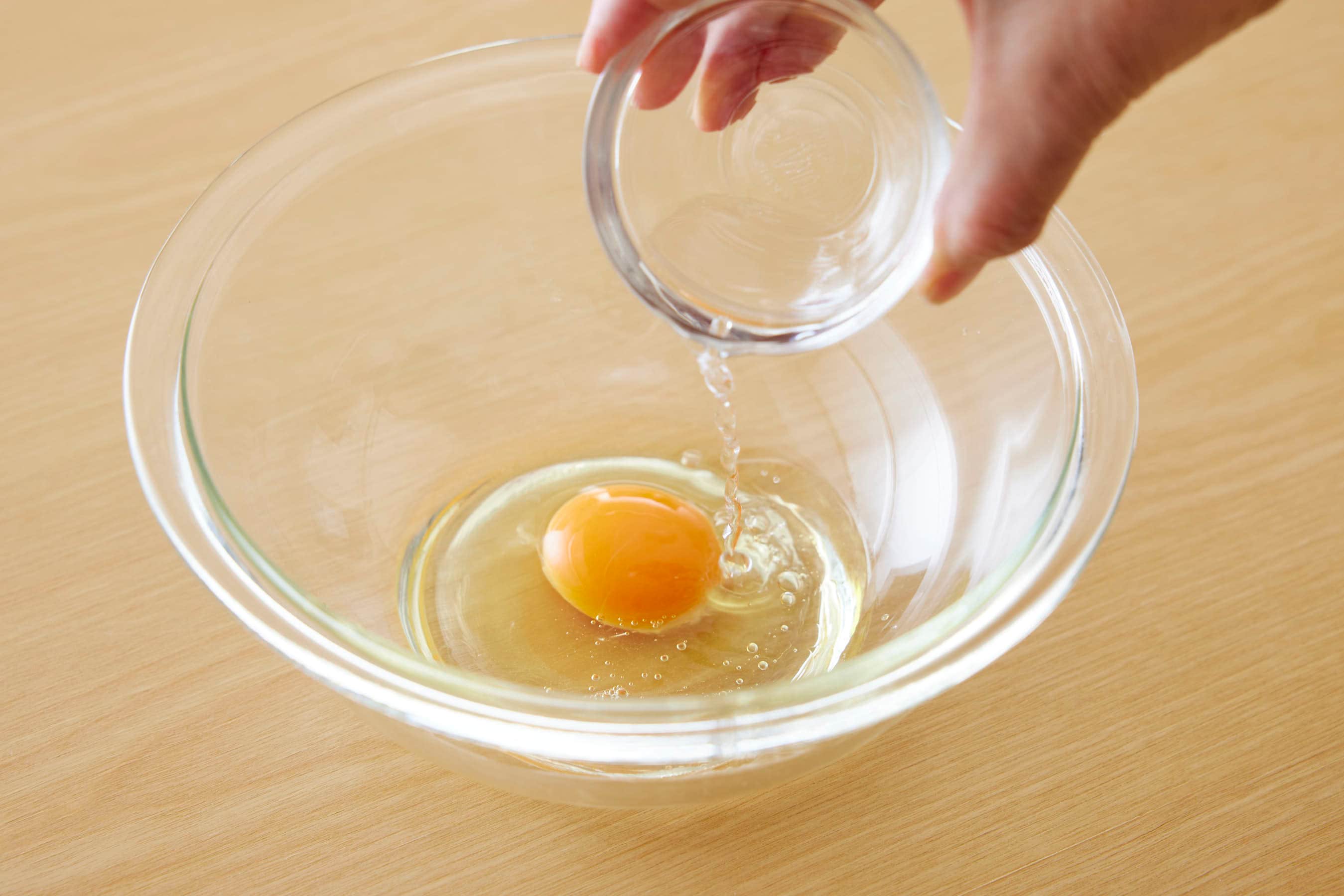 Adding water to the beaten egg
