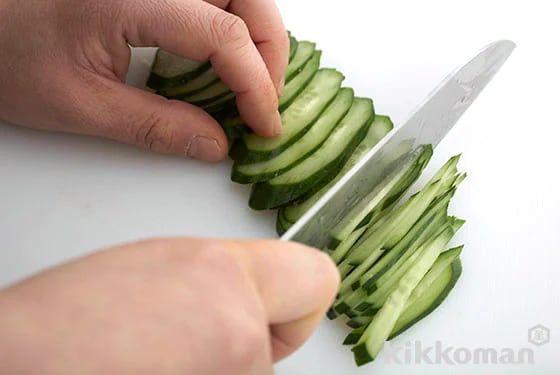 https://www.kikkoman.com/en/cookbook/basic/vegetables/img/cucumber_im11.jpg