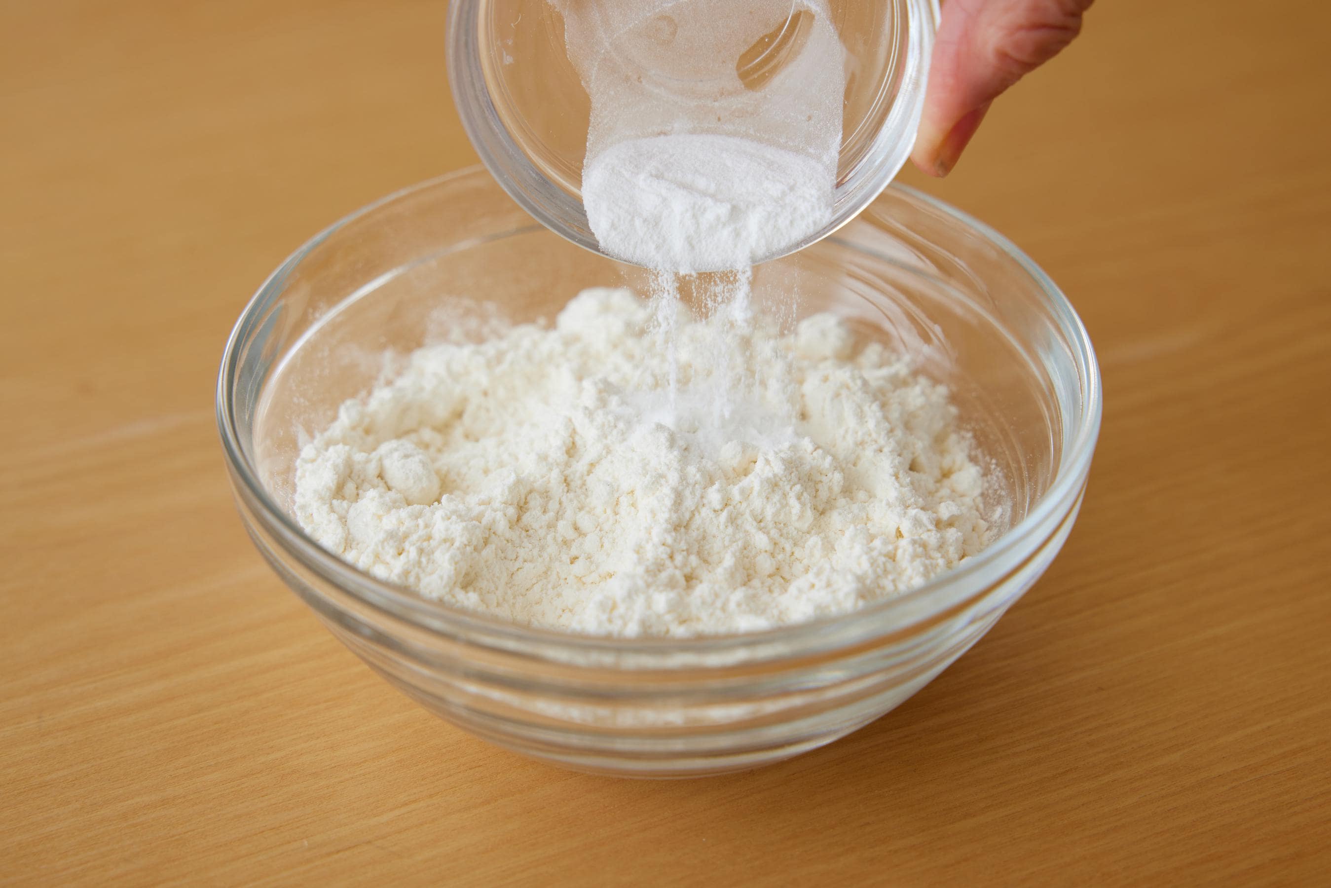 Mixing flour and baking powder.