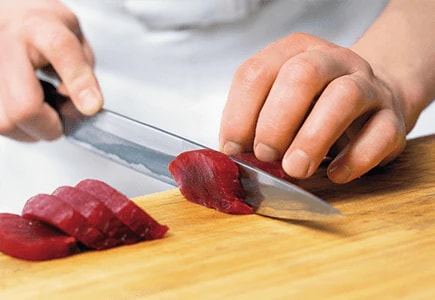 Preparing sashimi with a sashimi-bocho