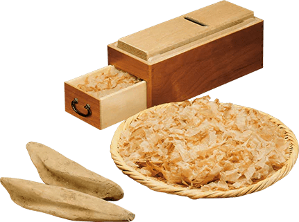 Katsuobushi shaver, shavings and fillets