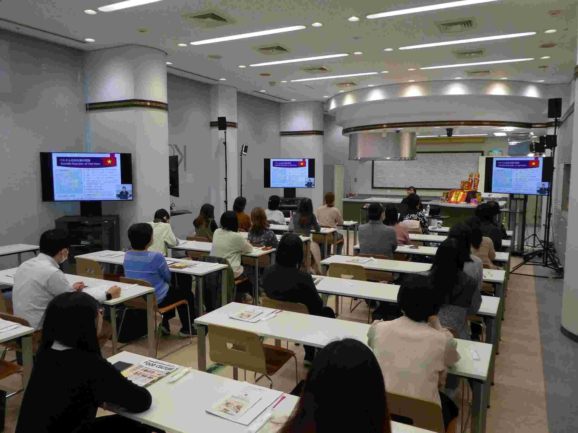 「ベトナムの食文化探訪~古都フエに息づく信仰・伝統行事・食~」