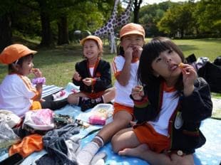 遠足のお菓子みんなで食べれば尚最高〜