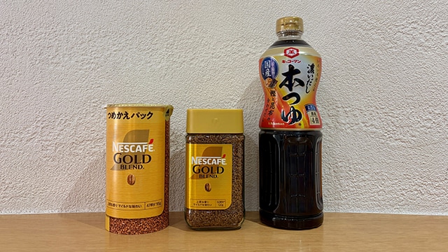 輸送する製品の例（左から：ネスレ日本「ネスカフェ ゴールドブレンド」、キッコーマン食品「キッコーマン 濃いだし 本つゆ」）
